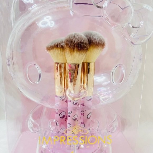 Hello Kitty Supercute Signature" 6-PC Brush Gift Set - Picture 3 of 4